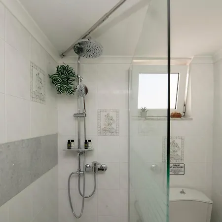 Capsule House - Modern Near Old Town And